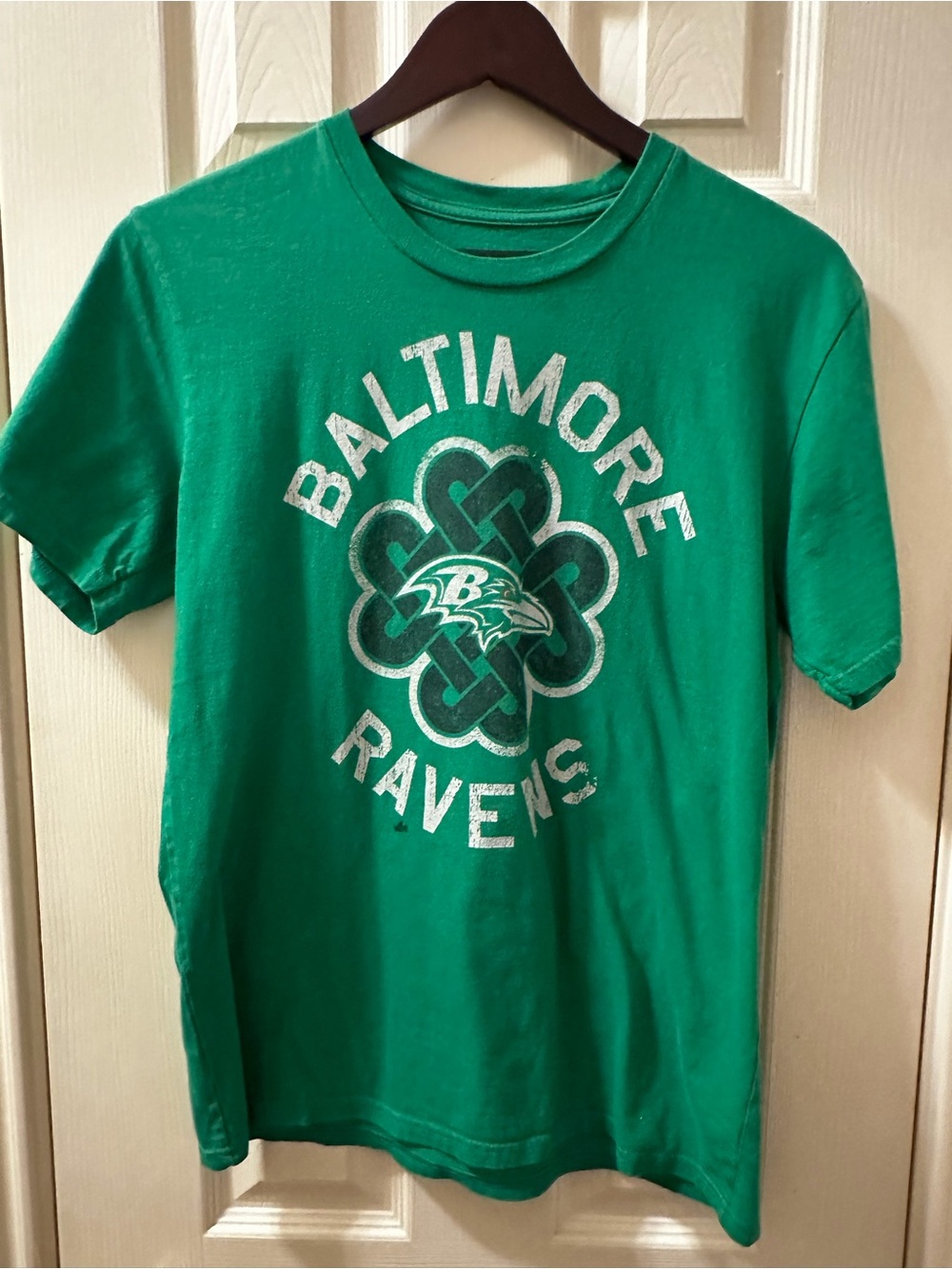 🔥5 for $25 Baltimore Ravens St Patrick's Day T-Shirt Youth XL NFL Celtic Shamroc